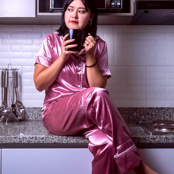 Womens silk satin pajamas - Picture 4 of 6